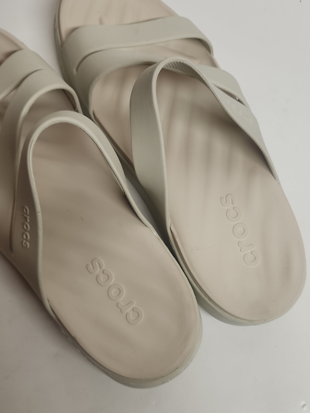 CROCS W 10 Strappy Cream Slip-on Sandals. Comfortable Summer Beach Water Park - Picture 2 of 8